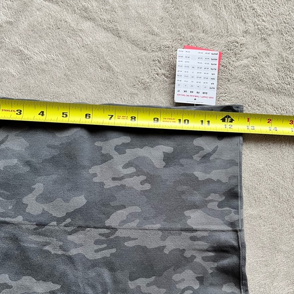 SPANX Look At Me Now Cropped Leggings - Picture 10 of 13